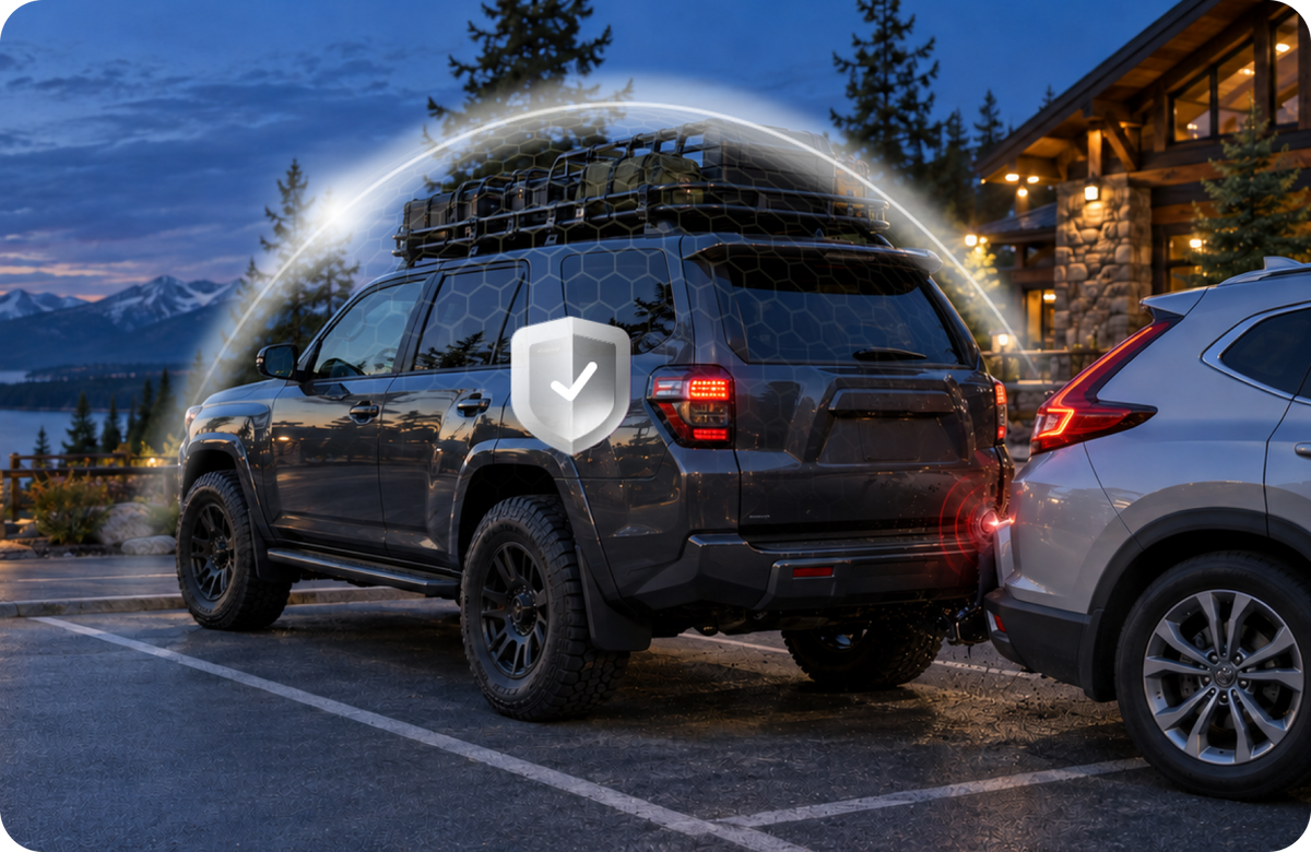Geparktes SUV durch Kollisions­erkennung geschützt